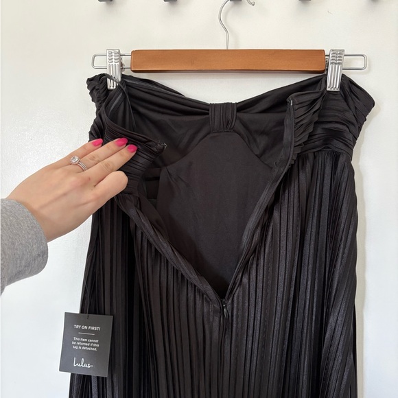 Lulus Whimsical Beauty Black Satin Plisse Strapless Maxi Dress Medium NWT Formal - Picture 8 of 9